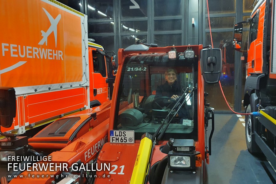 Besuch der Flughafenfeuerwehr des BER